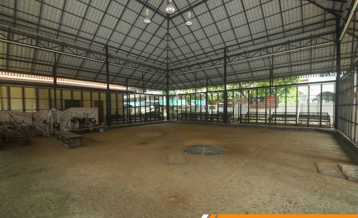 Top Spinning Court