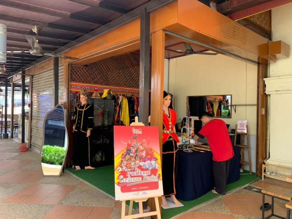 Gaya Tradisi: Costume Rental Service